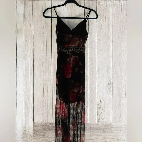Elegant Glare Black and Red Floral Dress - Size Small (B12) - Picture 5 of 9